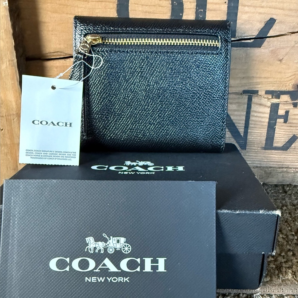 Coach WYN Wallet NWT - Picture 3 of 9